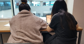 Seniors pursue various college applications