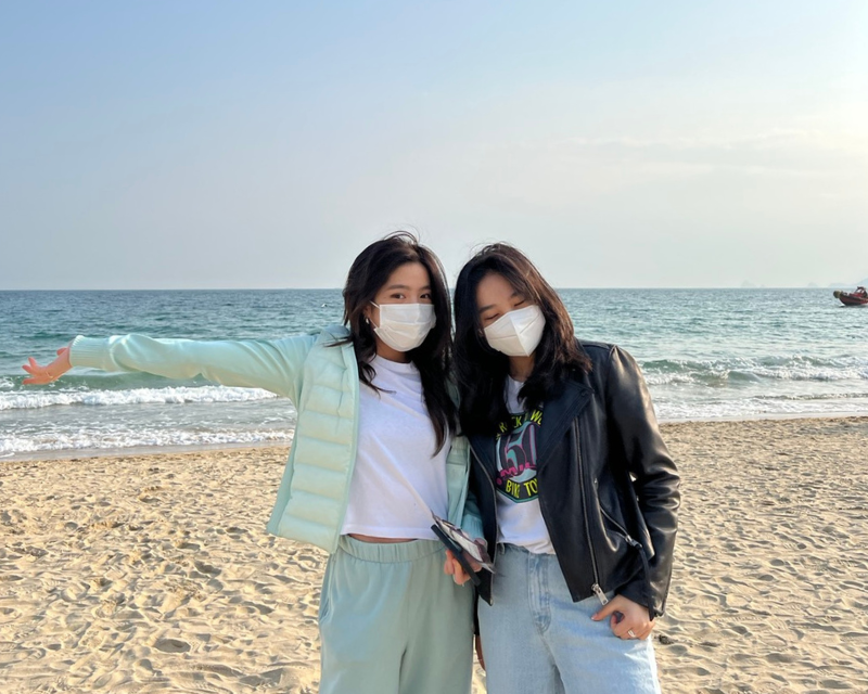Sunny Lee (12) and Hannah Kim (12) at Busan Haeundae Beach 