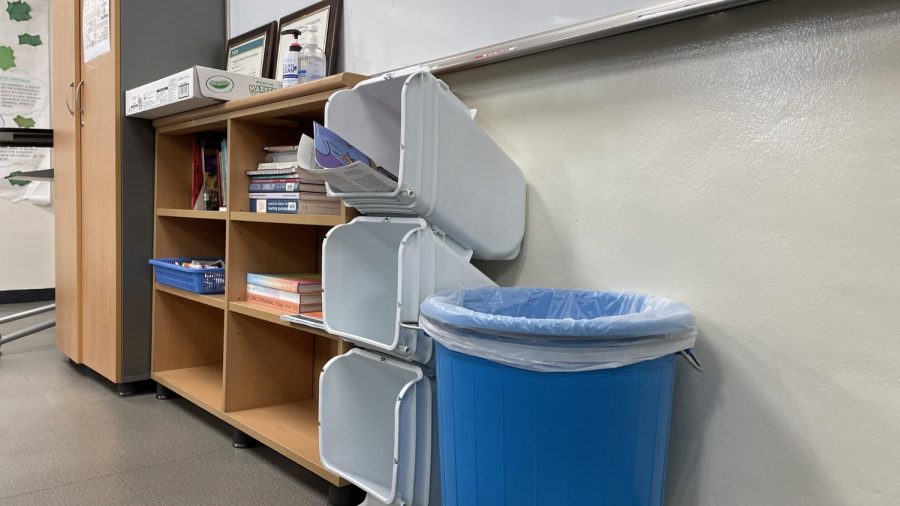 The recycling bins are available in every classroom in SIS.