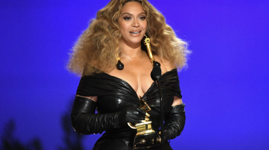 Beyonc%C3%A9+Accepting+Grammy+Award+During+63rd+Annual+GRAMMY+Awards