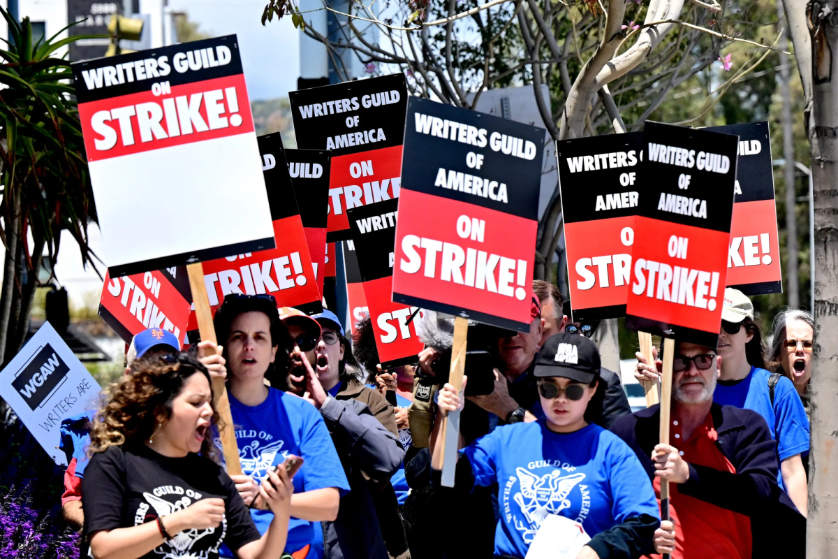 Strikers+hold+up+signs+in+protest.+%28Source%3A+WIRED%29