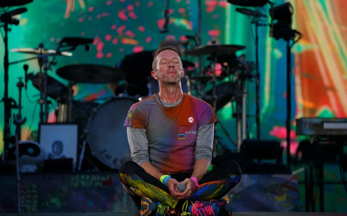 Main vocalist Chris Martin announcing the release of his new album Moon Music at Coldplay concert