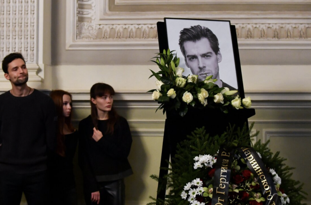 People visit Vladimir Shklyarov’s funeral