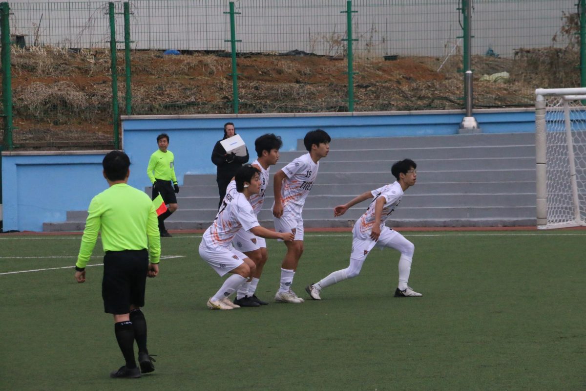 SIS boys’ varsity soccer team against CDS with Terry Seong (12), Tony Sohn (9), Timothy Cha (10), and Ryan Sohn (9)