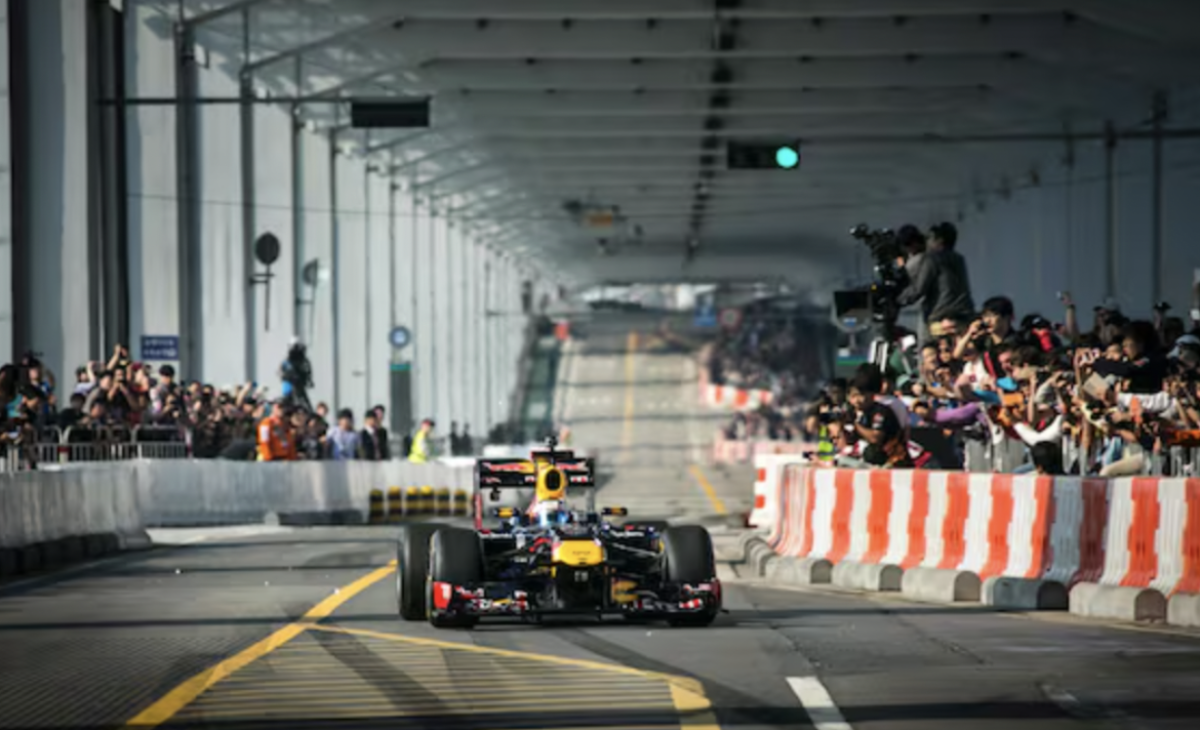 Source: The Chosun Daily
Caption: F1 Mercedes driving the course 
