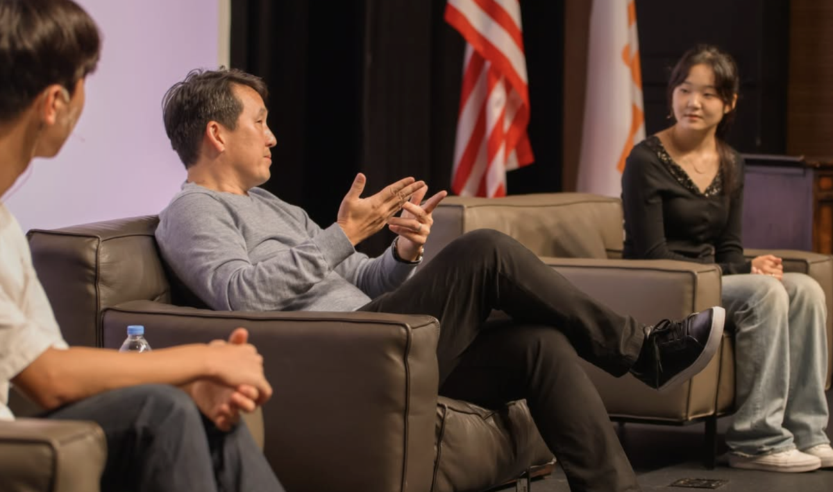 Bestselling author of ‘Red Helicopter’ James Rhee visits SIS again