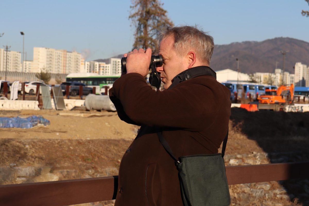 Mr. Fiess birdwatching on the Tancheon River